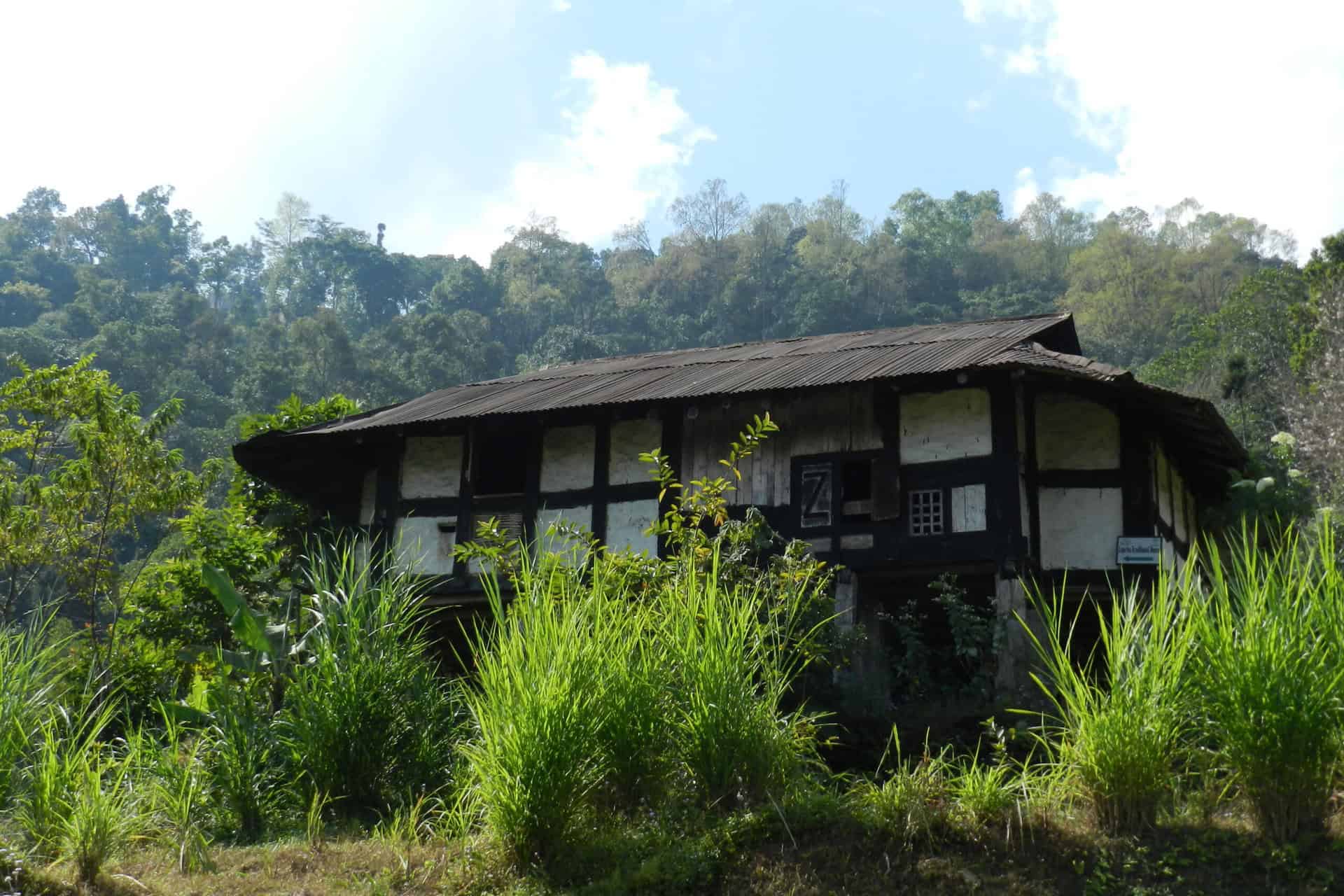 Typisches Lepcha-Haus auf Stelzen